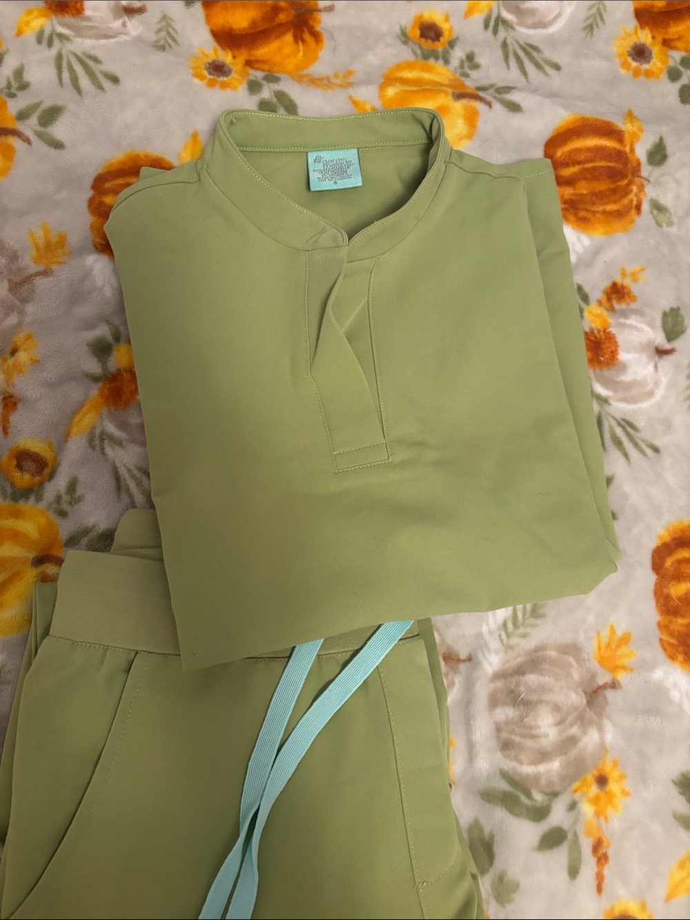 CHARLIE RE-GARDE™ - MOSS GREEN - Mandarine Collar Scrub Top - SILVADUR™